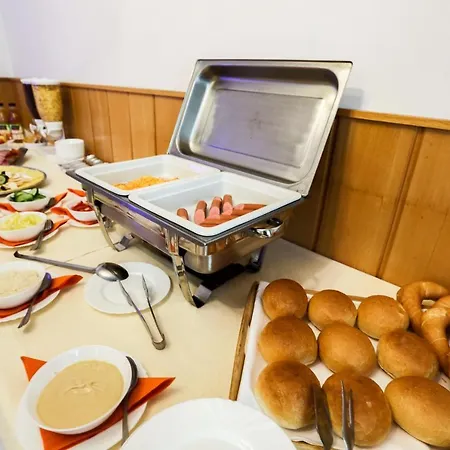 Festetich Kastelyszallo Es Zsuzsanna Hotell 3*