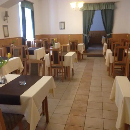 Festetich Kastelyszallo Es Zsuzsanna Hotel
