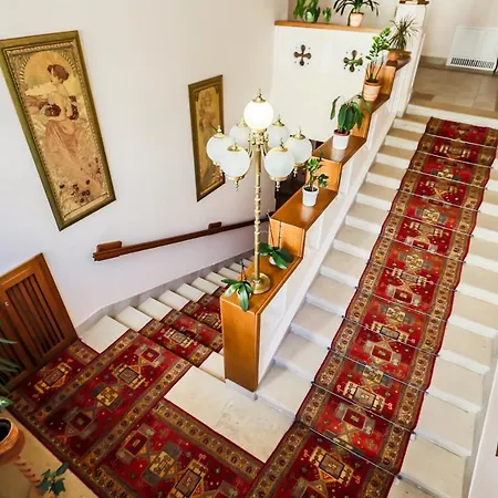 Hotell Festetich Kastelyszallo Es Zsuzsanna 3*