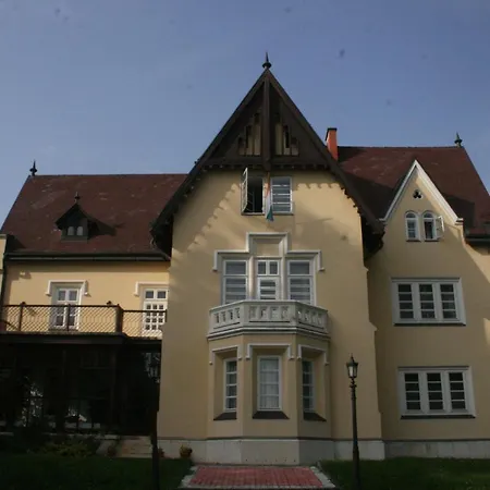 Festetich Kastélyszálló és Zsuzsanna