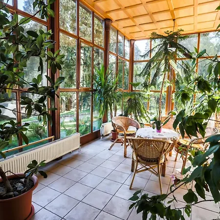 Hotell Festetich Kastelyszallo Es Zsuzsanna 3*