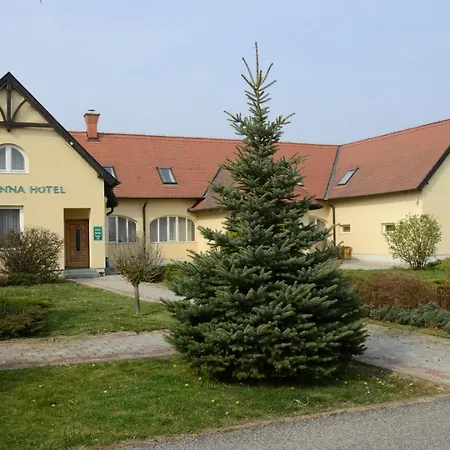 Festetich Kastelyszallo Es Zsuzsanna 3*