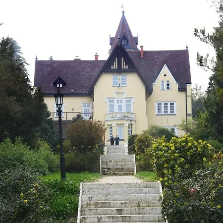 Festetich Kastelyszallo Es Zsuzsanna Szeleste