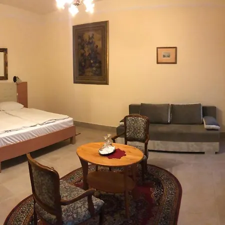 Festetich Kastelyszallo Es Zsuzsanna 3* Szeleste