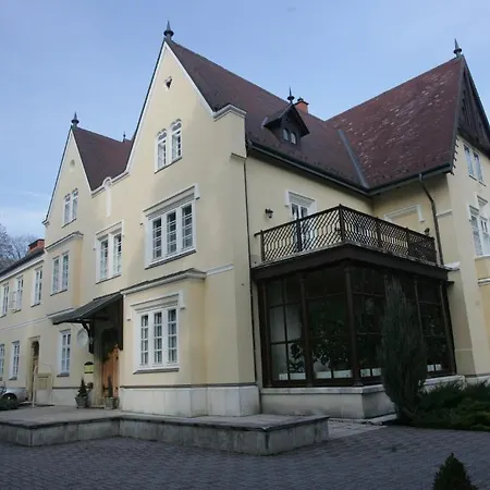 Festetich Kastélyszálló és Zsuzsanna