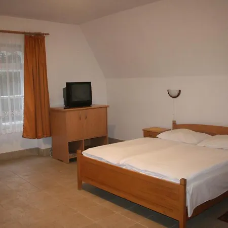 Festetich Kastelyszallo Es Zsuzsanna