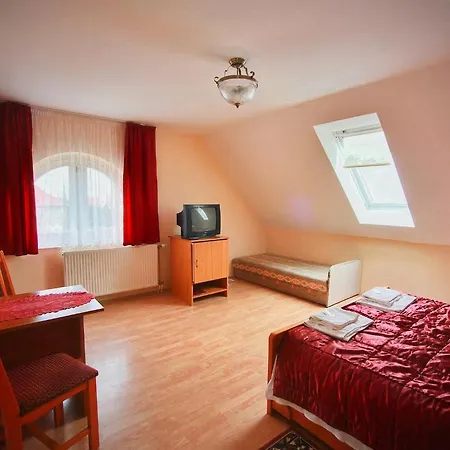 Festetich Kastelyszallo Es Zsuzsanna Hotell