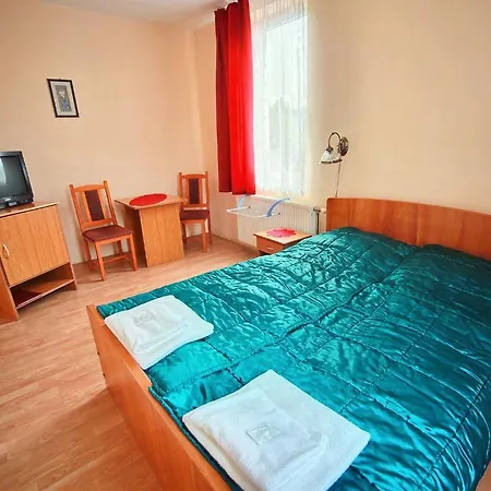 Festetich Kastelyszallo Es Zsuzsanna 3*