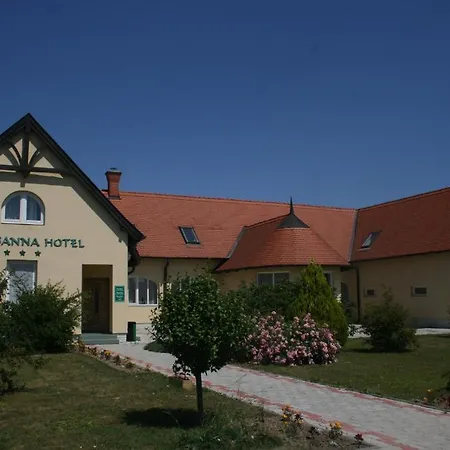 Festetich Kastelyszallo Es Zsuzsanna Hotell Szeleste