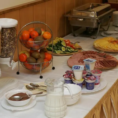 Festetich Kastelyszallo Es Zsuzsanna Hotell 3*