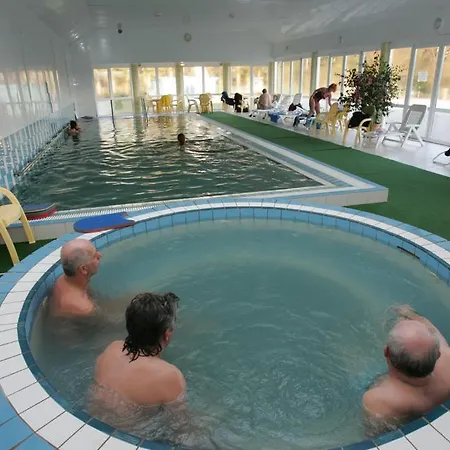 Hotell Festetich Kastelyszallo Es Zsuzsanna Szeleste