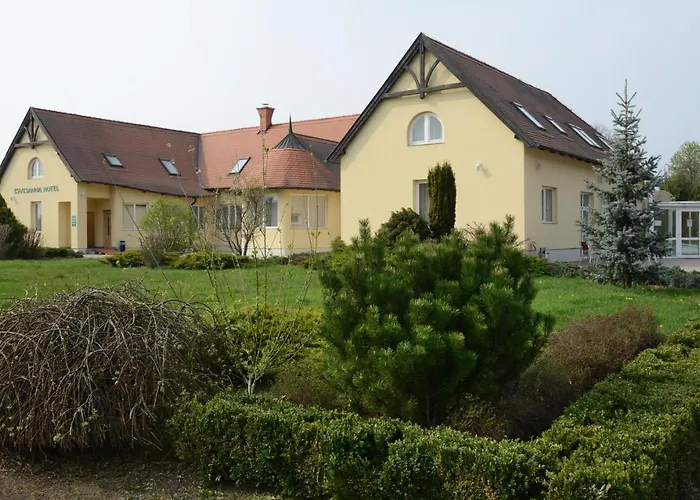 Festetich Kastelyszallo Es Zsuzsanna 3*