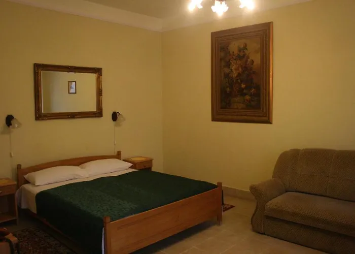 Hotel Festetich Kastelyszallo Es Zsuzsanna Szeleste