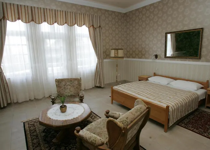Festetich Kastelyszallo Es Zsuzsanna 3* Szeleste