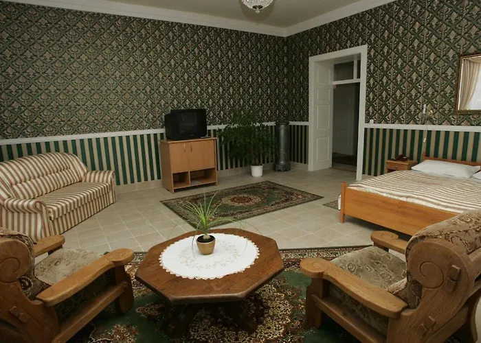 Hotel Festetich Kastelyszallo Es Zsuzsanna