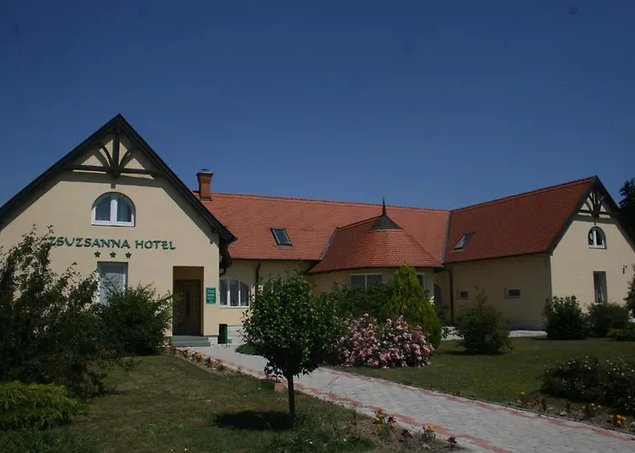 Festetich Kastelyszallo Es Zsuzsanna Hotel Szeleste