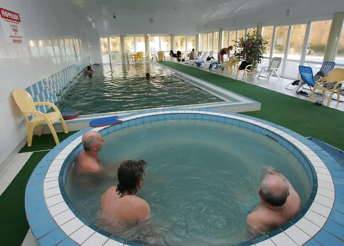 Hotel Festetich Kastelyszallo Es Zsuzsanna Szeleste